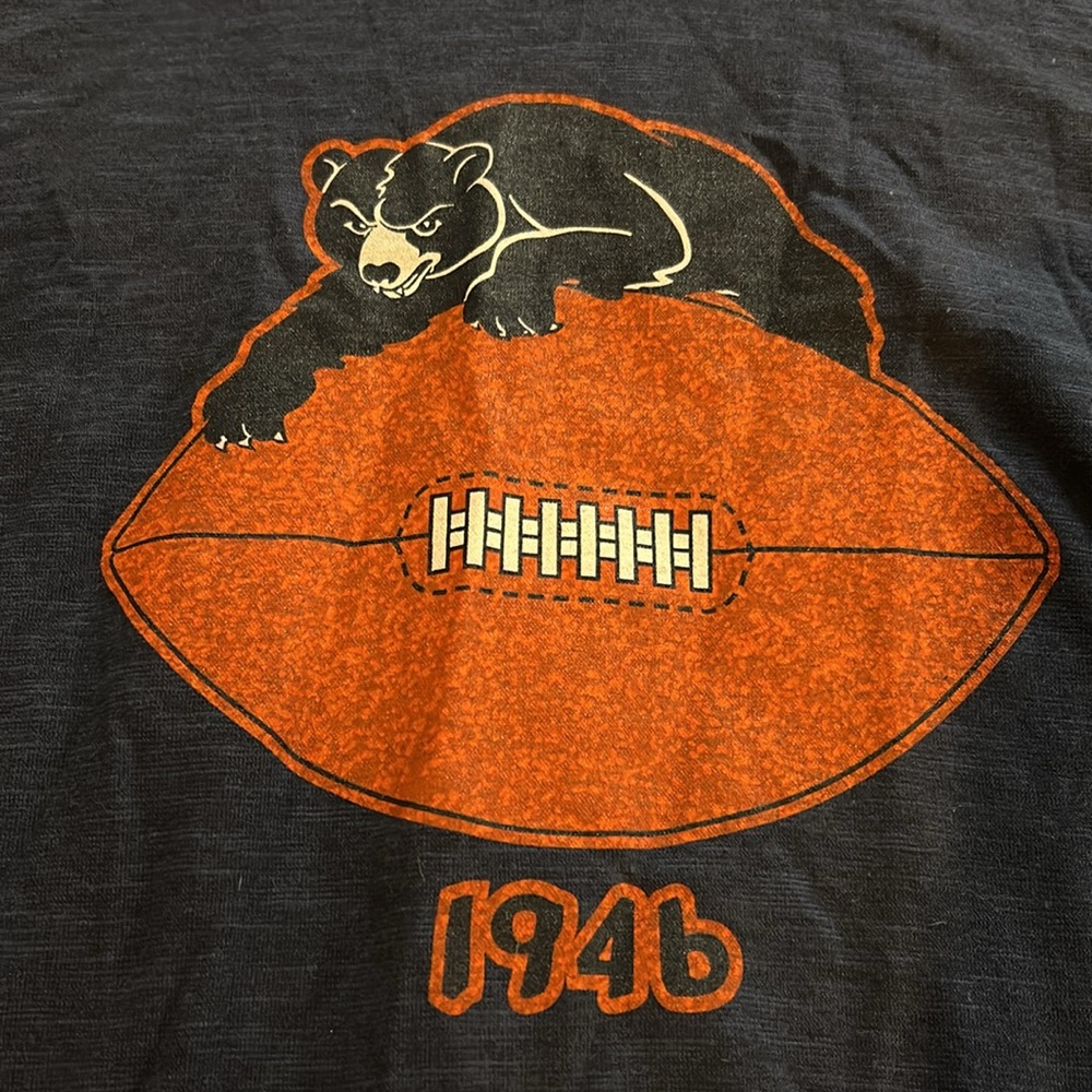 Chicago bears graphic long sleeve tee with hood. EUC. Size XL